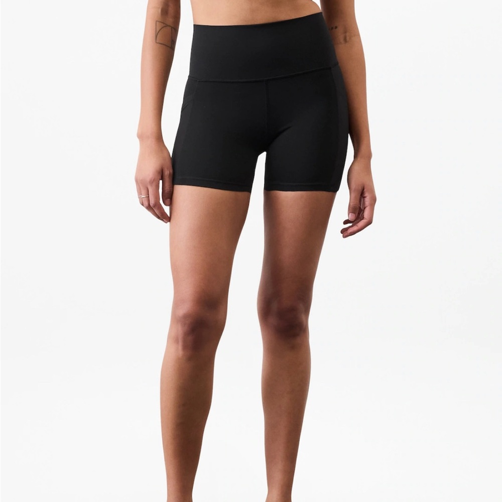 Athleta Salutation Short 5”